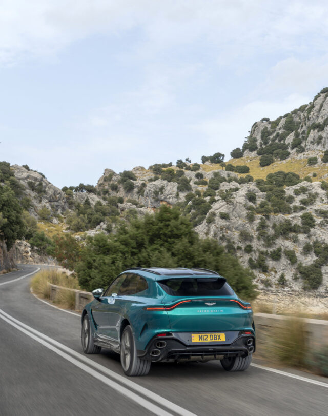 Aston Martin DBX S