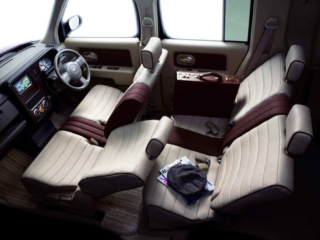 Nisan Cube interior
